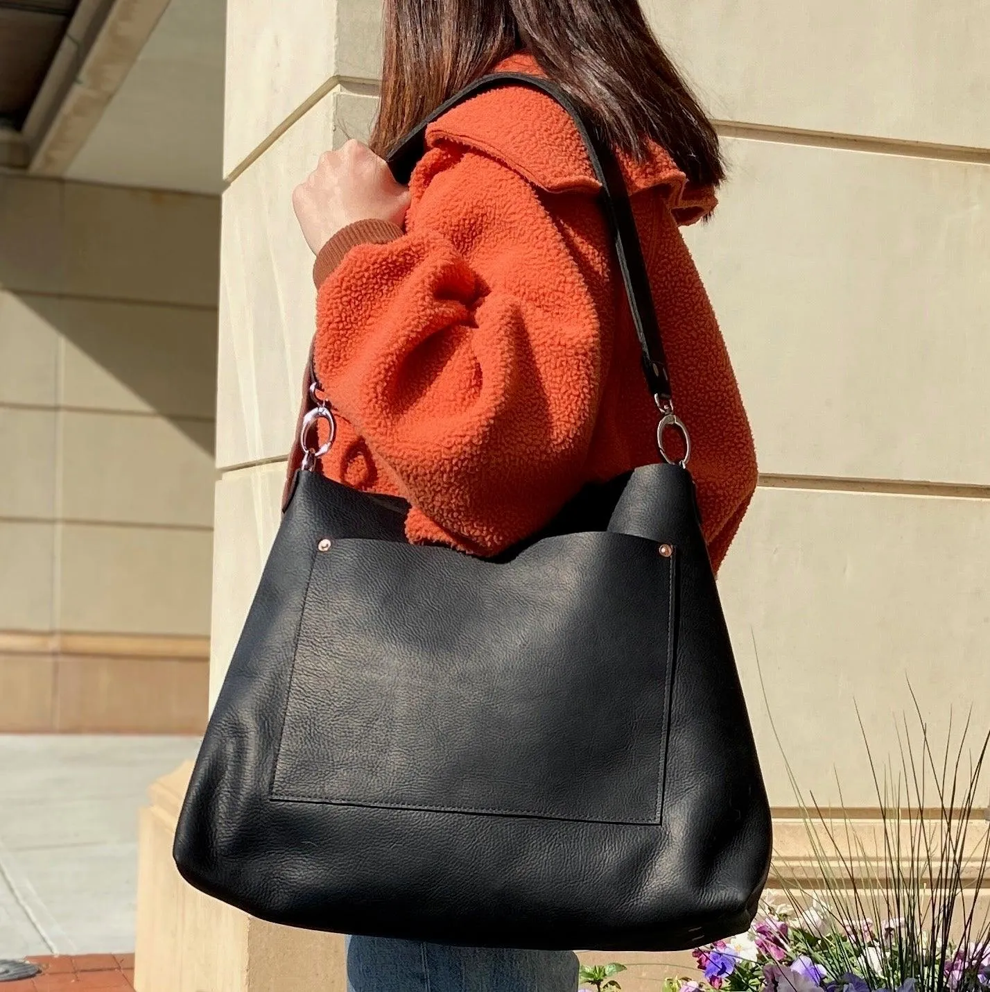 Bell Leather Shoulder Bag in Black