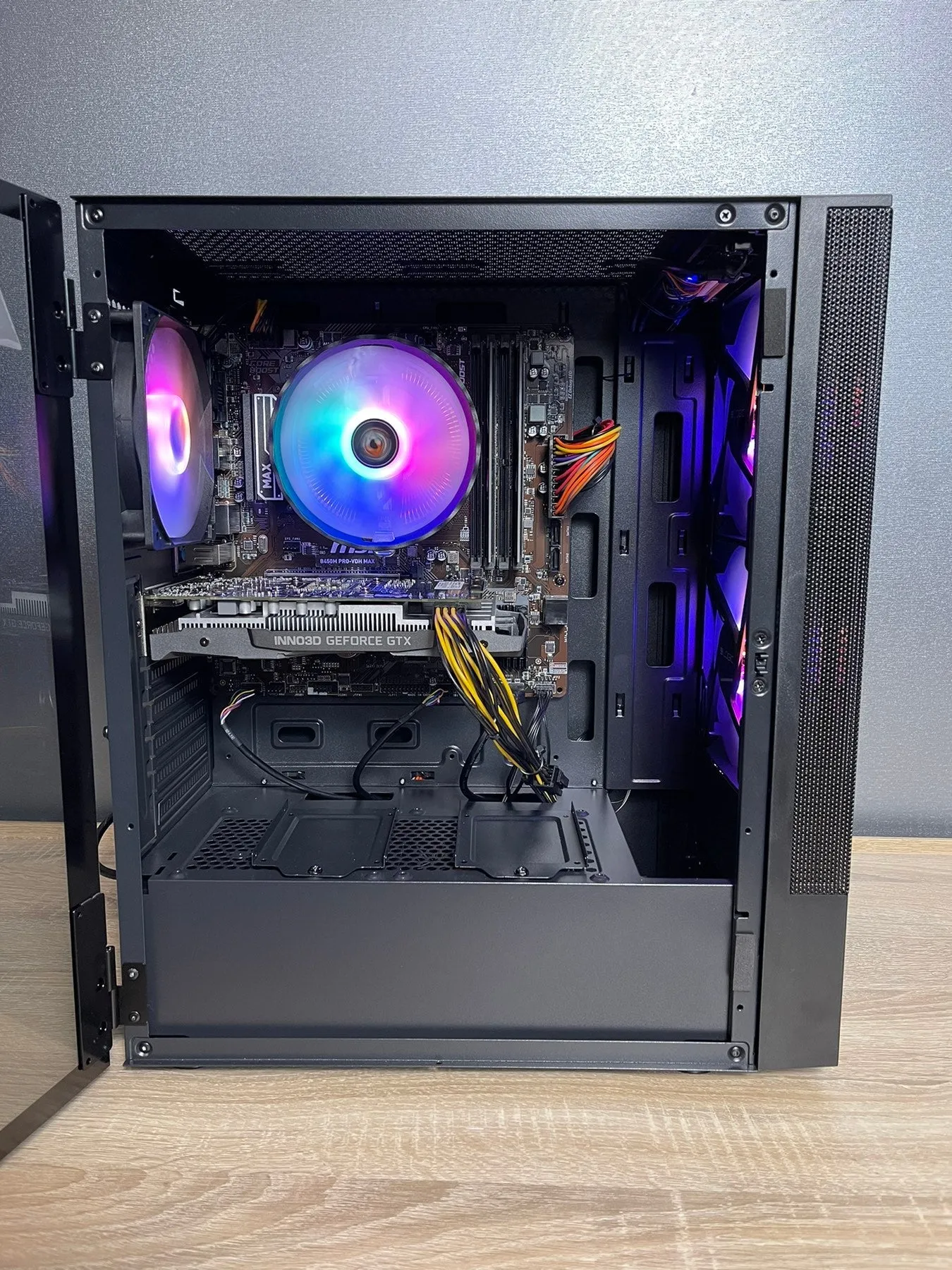 Custom Desktop PC/ Ryzen 7 7700X/ 16GB DDR5/ 512GB SSD NVMe