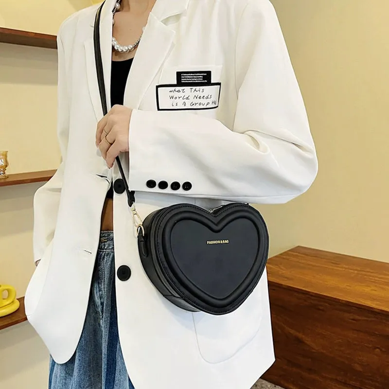 Heart-Shaped Retro Hand-Held Small Round Bag