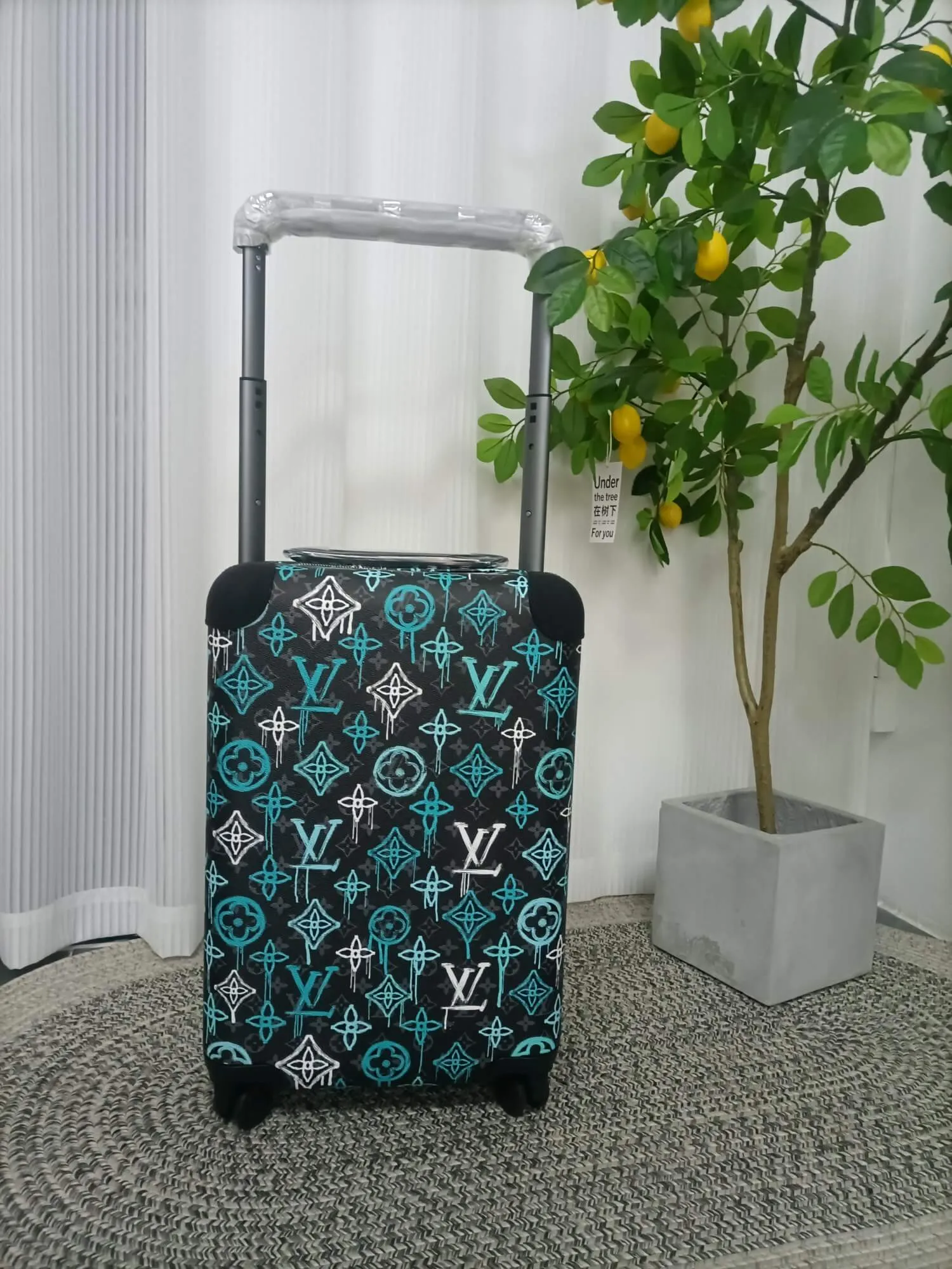 Louis Vuitton Graffiti Monogram Horizon 55 Travel Suitcase