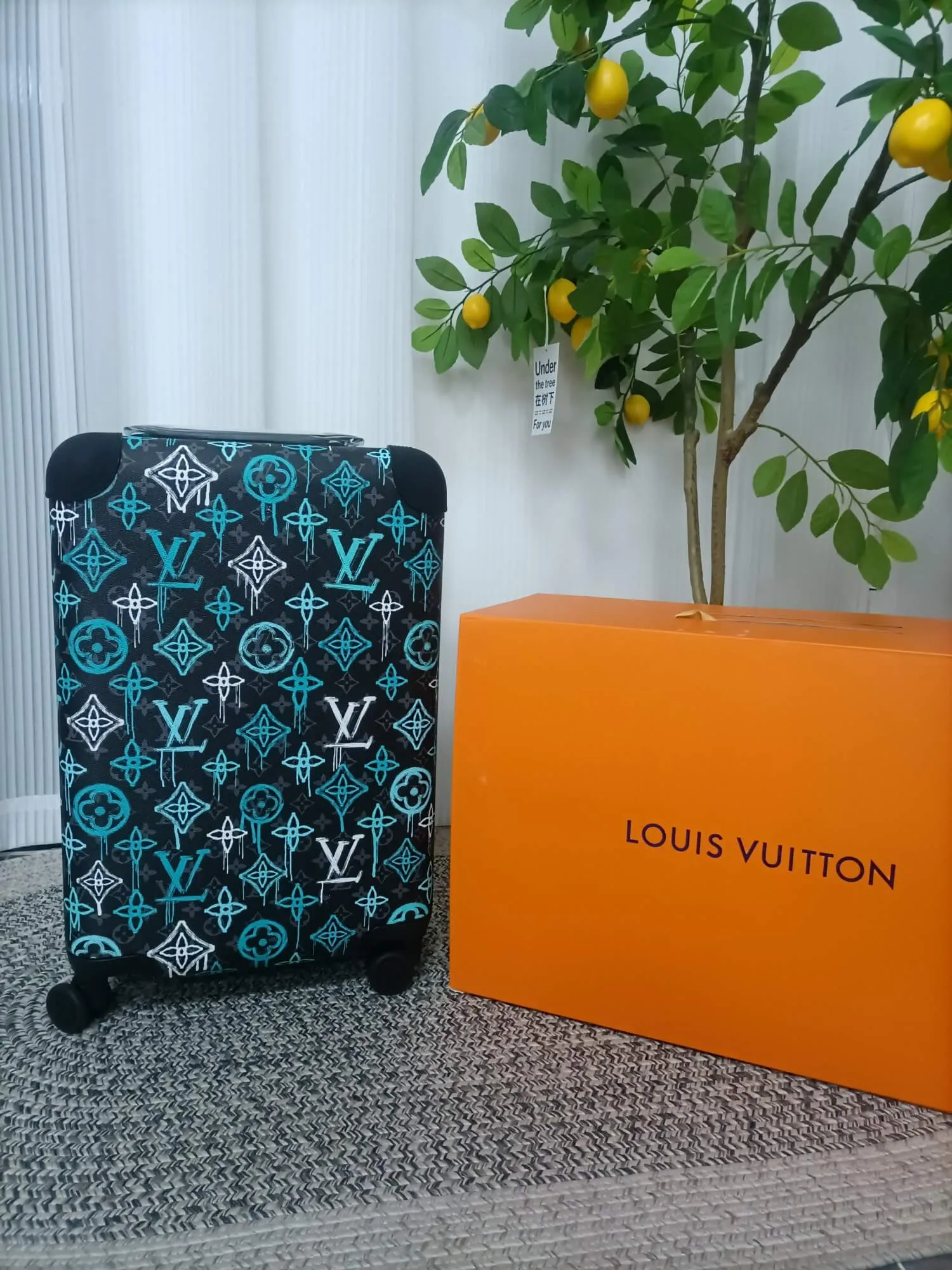 Louis Vuitton Graffiti Monogram Horizon 55 Travel Suitcase