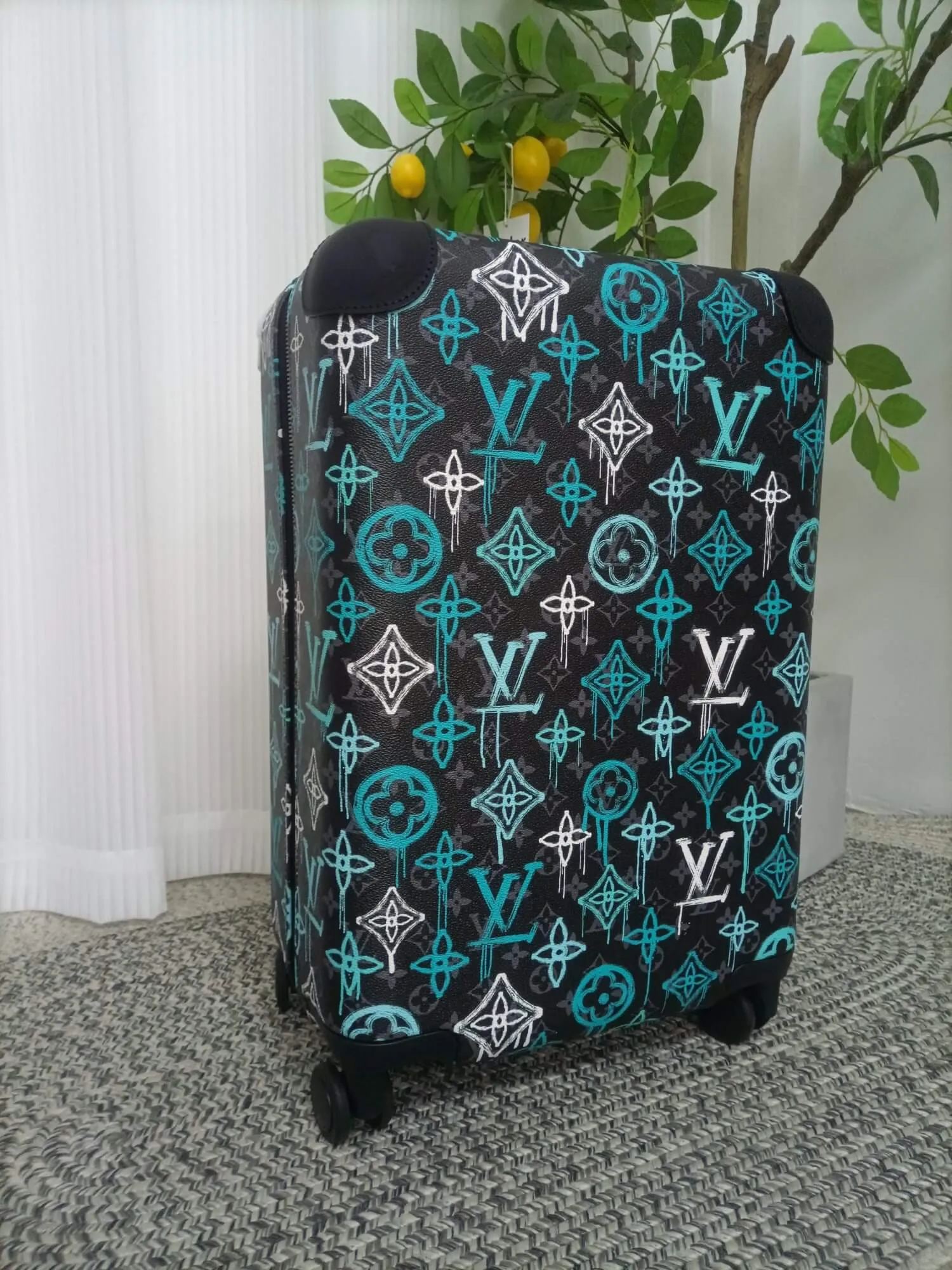 Louis Vuitton Graffiti Monogram Horizon 55 Travel Suitcase