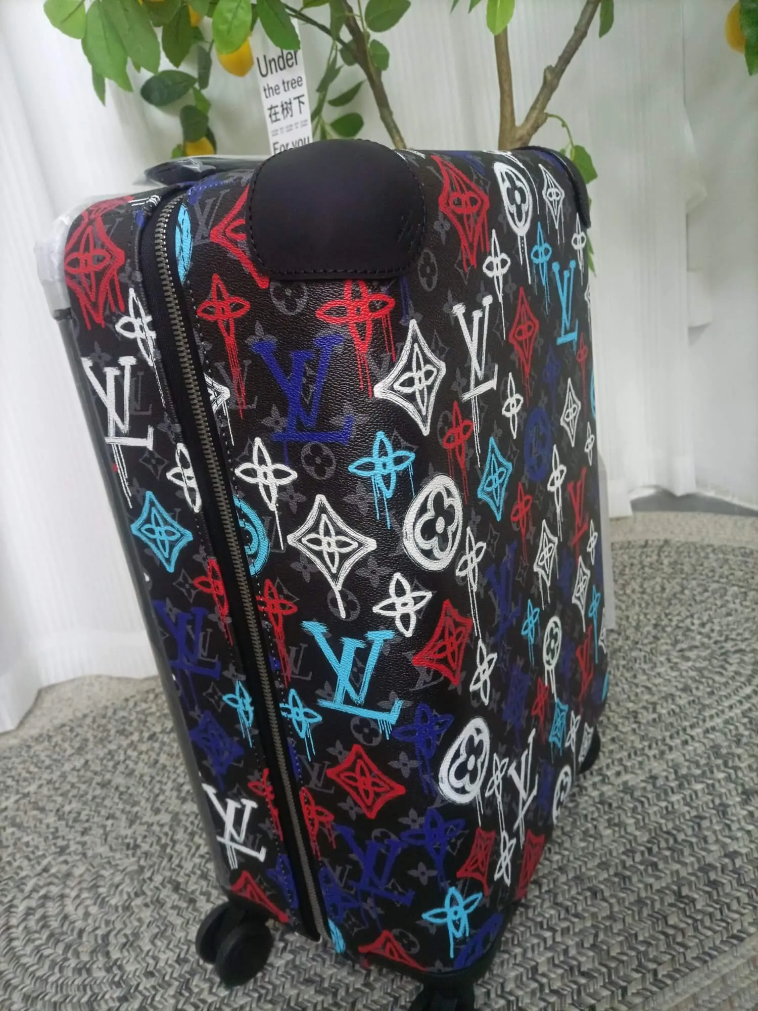 Louis Vuitton Graffiti Monogram Horizon 55 Travel Suitcase