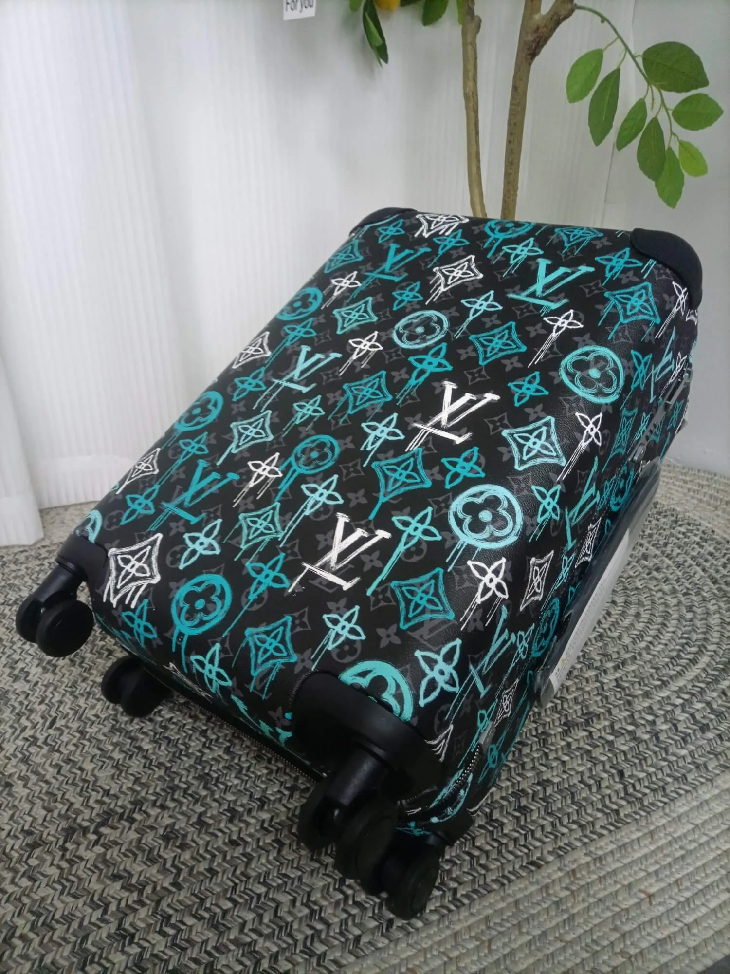 Louis Vuitton Graffiti Monogram Horizon 55 Travel Suitcase