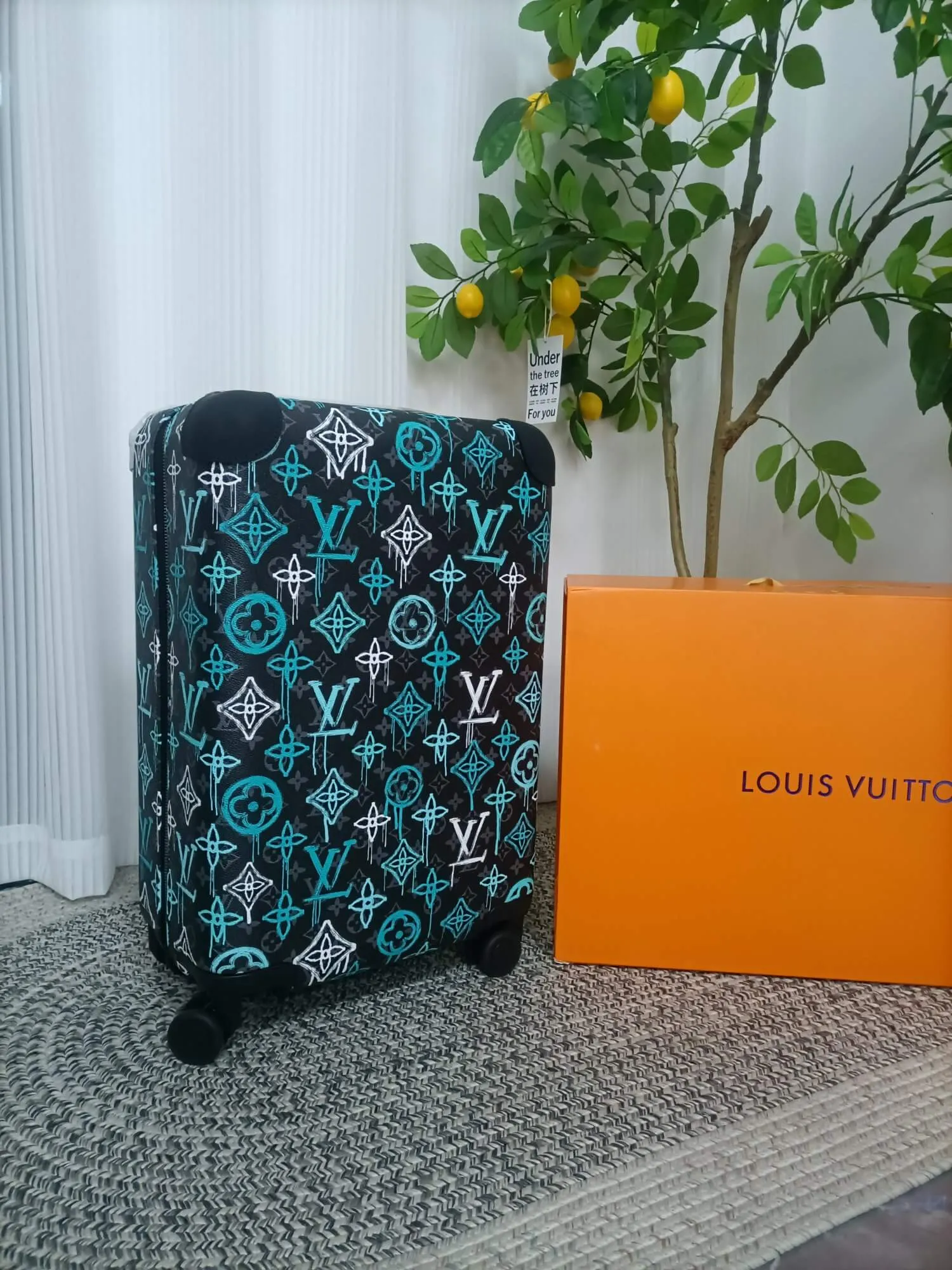 Louis Vuitton Graffiti Monogram Horizon 55 Travel Suitcase